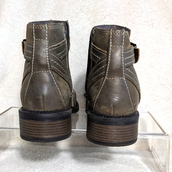 Women's Clarks Maye Strap Brown Ankle Bootie  Leather | Size 7 - Picture 7 of 9